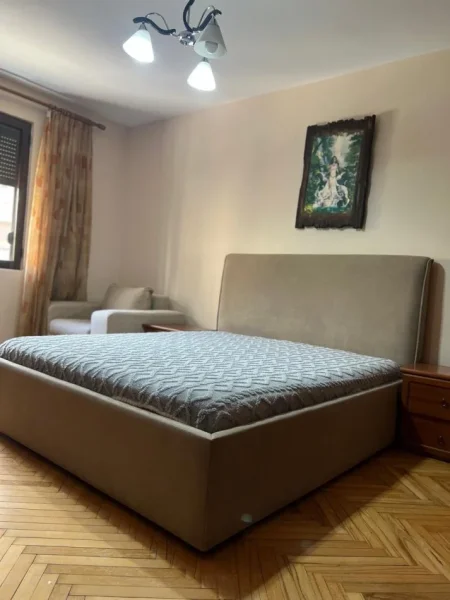 Tirane, jepet me qera apartament 2+1+Aneks+Ballkon Kati 3, 89 m² 700 € 