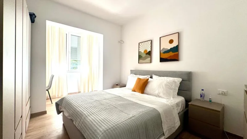 Tirane, jepet me qera apartament 2+1 Kati 3, 95 m² 800 € (RRUGA DURRESIT PRANE KAFE FLORA)