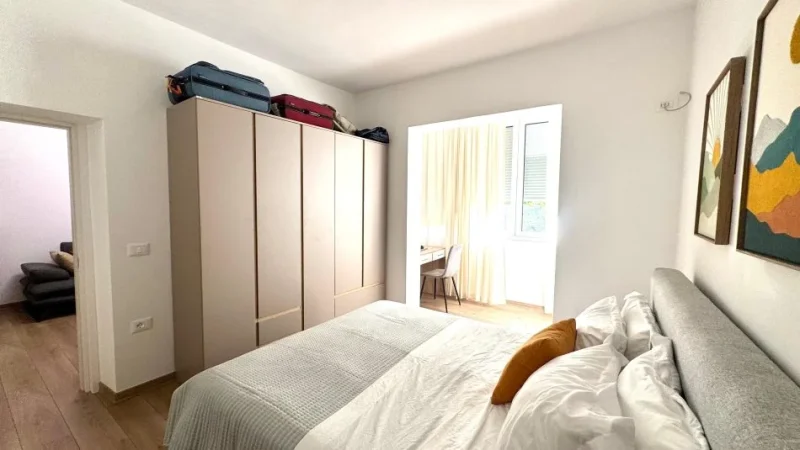 Tirane, jepet me qera apartament 2+1 Kati 3, 95 m² 800 € (RRUGA DURRESIT PRANE KAFE FLORA)