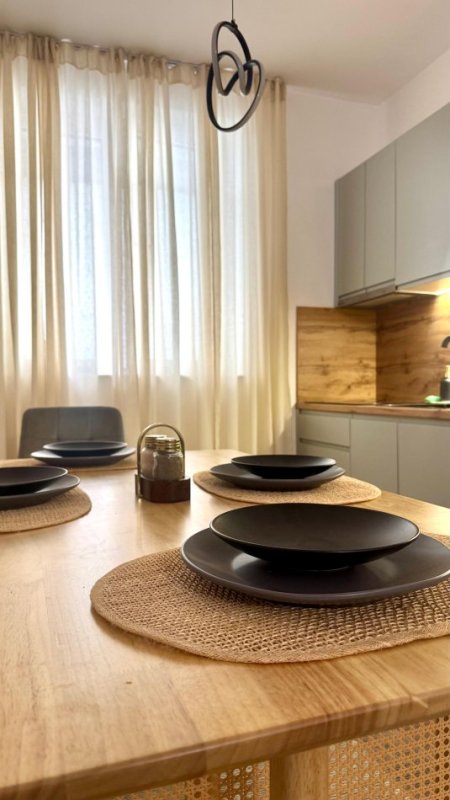 Tirane, jepet me qera apartament 2+1 Kati 3, 95 m² 800 € (RRUGA DURRESIT PRANE KAFE FLORA)