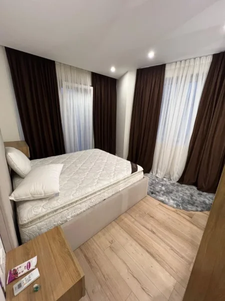 Tirane, shitet apartament 1+1+Ballkon Kati 3, 98 m² (Rruga mine peza)