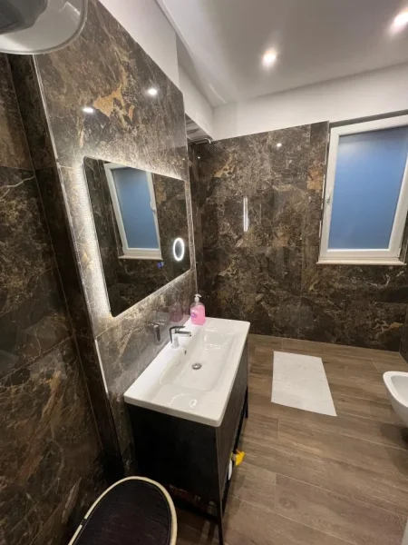 Tirane, shitet apartament 1+1+Ballkon Kati 3, 98 m² (Rruga mine peza)