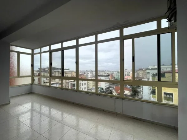 Tirane, jepet me qera apartament 1+1 Kati 5, 70 m² 550 € (KODRA E DIELLIT)