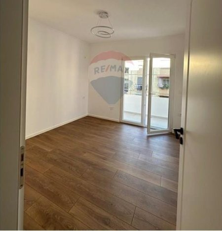 Tirane, shitet apartament 2+1 Kati 4, 65 m² 118.000 € (Rruga e Manastirit)