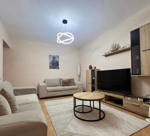 Tirane, jepet me qera apartament 2+1+Ballkon Kati 3, 80 m² 700 € 