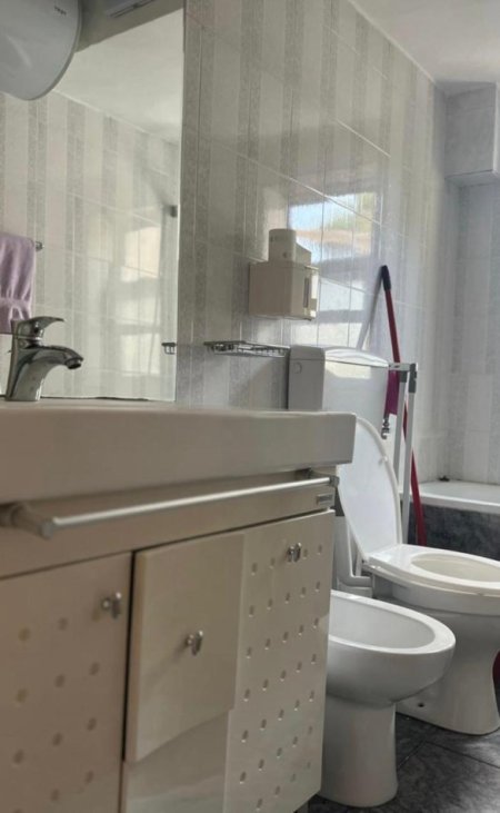 Tirane, jepet me qera apartament 2+1+Ballkon Kati 3, 80 m² 700 € 