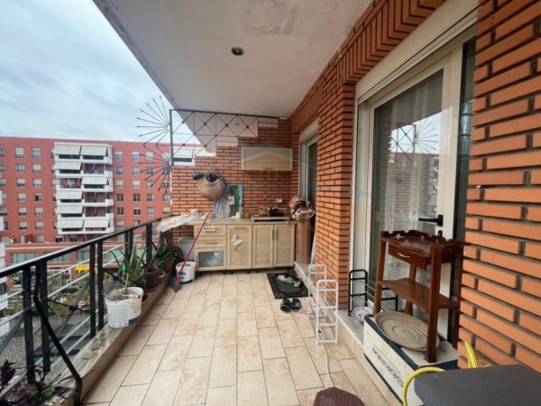 Tirane, jepet me qera apartament 2+1 Kati 6, 80 m² 700 € (Kompleksi delijorgji)