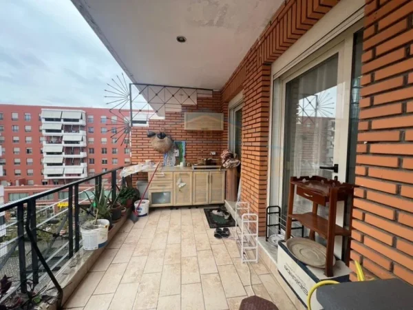 Tirane, jepet me qera apartament 2+1 Kati 6, 80 m² 700 € (Kompleksi delijorgji)