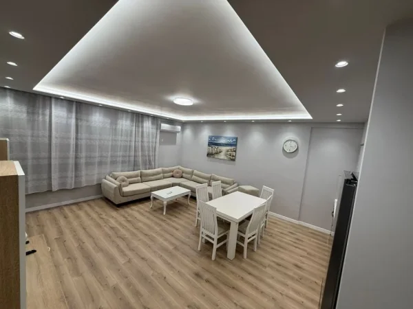 Tirane, jepet me qera apartament 1+1 Kati 4, 70 m² 550 € (astir)