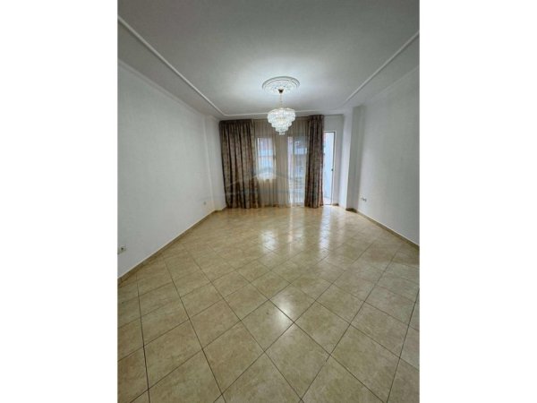 Tirane, shes apartament 2+1+Ballkon Kati 3, 100 m² 155.000 €