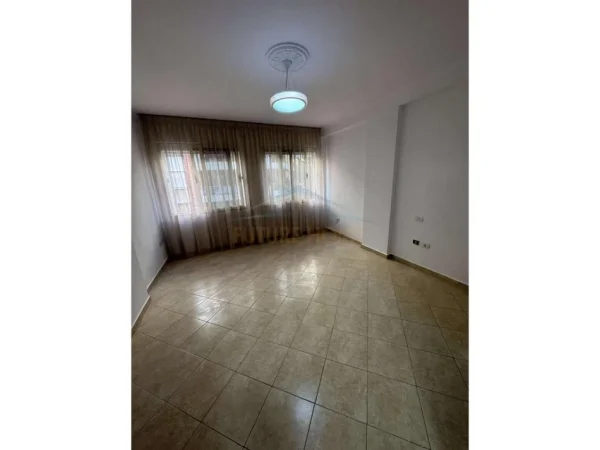 Tirane, shes apartament 2+1+Ballkon Kati 3, 100 m² 155.000 €