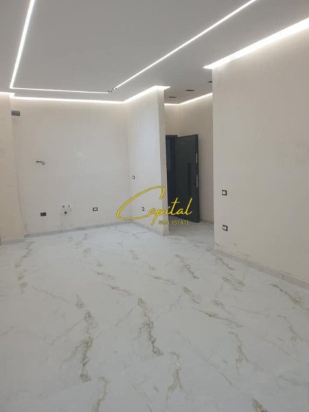 Tirane, jepet me qera ambjent biznesi Kati 1, 74 m² 1.000 € (ASTIR)