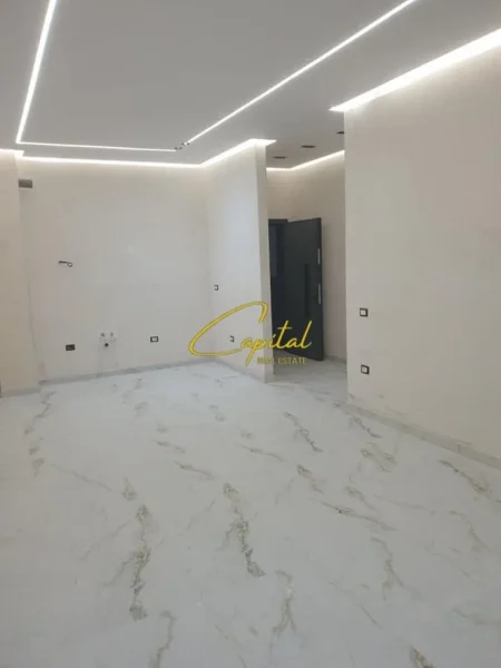 Tirane, jepet me qera ambjent biznesi Kati 1, 74 m² 1.000 € (ASTIR)