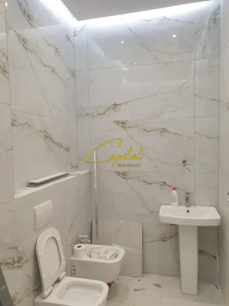 Tirane, jepet me qera ambjent biznesi Kati 1, 74 m² 1.000 € (ASTIR)