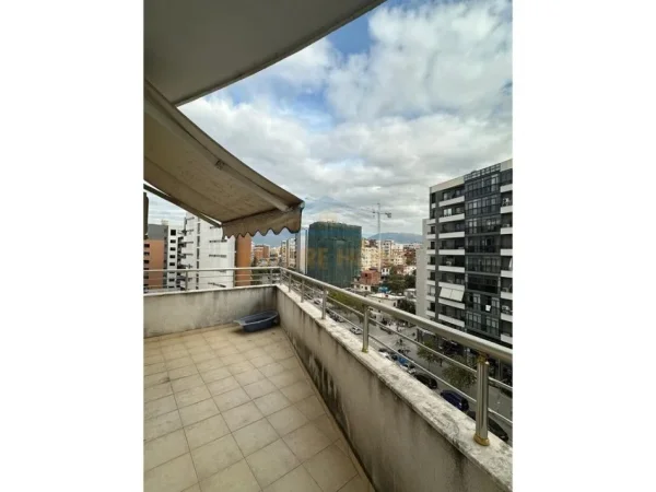 Tirane, shes apartament 2+1+Ballkon , 104 m² 140.000 €