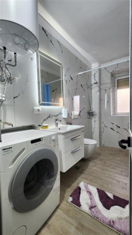 Tirane, jepet me qera apartament 1+1+Ballkon Kati 3, 65 m² 500 € (Shkolla e Baletit)