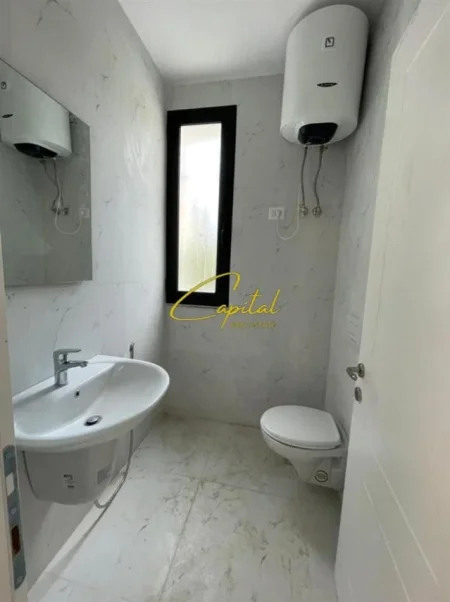 Tirane, jepet me qera ambjent biznesi Kati 0, 70 m² 800 € (STADIUMI DINAMO)