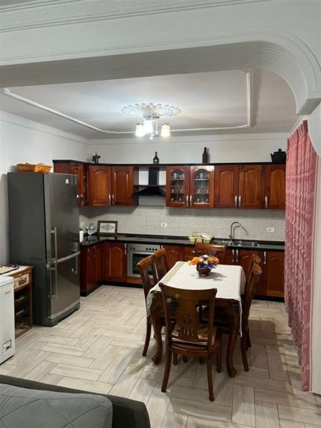 Tirane, jepet me qera apartament 2+1 Kati 1, 90 m² 400 € (ASTIR)