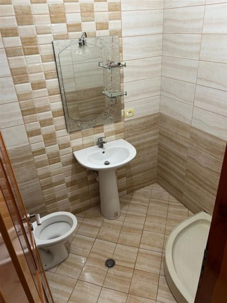 Tirane, jepet me qera apartament 2+1 Kati 1, 90 m² 400 € (ASTIR)