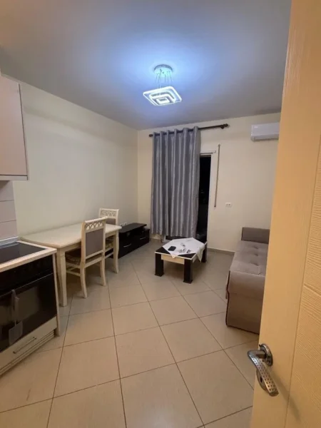 Tirane, jepet me qera apartament 1+1 Kati 5, 65 m² 500 € (qsut)