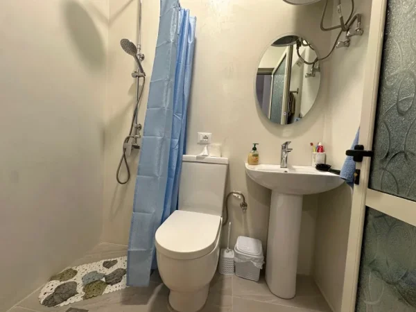 Tirane, jepet me qera garsonier 1+1 Kati 0, 350 €