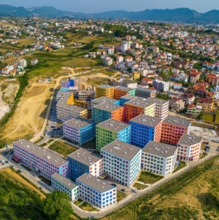 Ali Dem (Kontakti ) - Shitet 4+2+4 me 2 Ballkone Kati 0, 200 m²