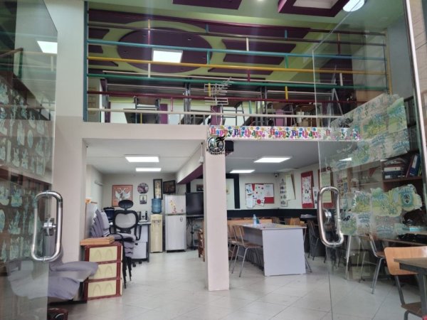 Tirane, jepet me qera dyqan Kati 1, 105 m² 600 € (ALI DEMI)