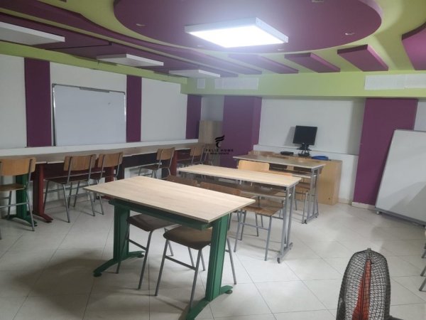 Tirane, jepet me qera dyqan Kati 1, 105 m² 600 € (ALI DEMI)