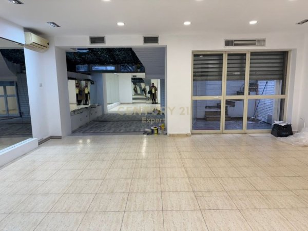 Tirane, jepet me qera ambjent biznesi Kati -1, 60 m² 750 € (Liceu Artsistik)