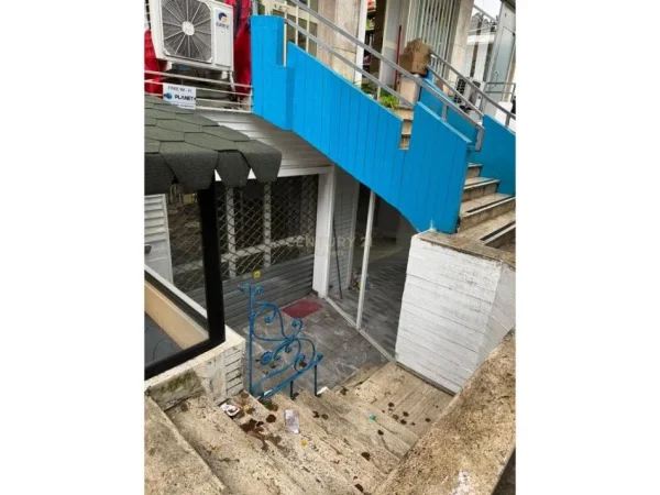 Tirane, jepet me qera ambjent biznesi Kati -1, 60 m² 750 € (Liceu Artsistik)