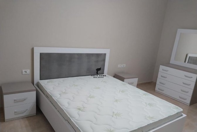 Tirane, jepet me qera apartament 1+1 Kati 4, 60 m² 500 € (KOMUNA E PARISIT)
