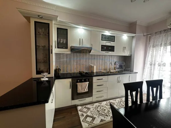 Tirane, shes apartament 2+1+Ballkon Kati 7, 108 m² 165.000 €