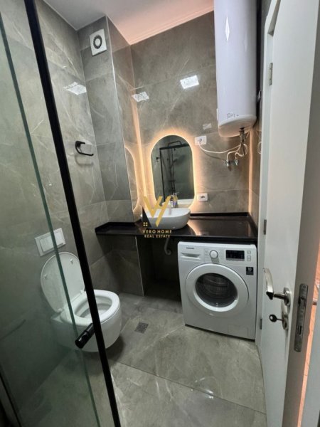 Tirane, jepet me qera apartament 2+1+Ballkon Kati 3, 99 m² 700 € (CASA ITALIA)