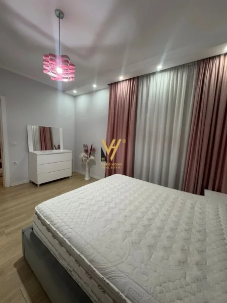 Tirane, jepet me qera apartament 2+1+Ballkon Kati 3, 99 m² 700 € (CASA ITALIA)