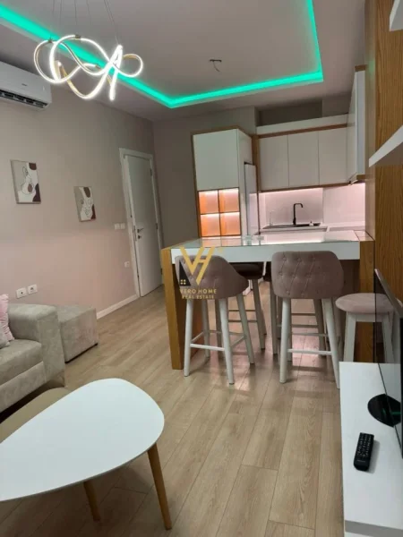 Tirane, jepet me qera apartament 2+1+Ballkon Kati 3, 99 m² 700 € (CASA ITALIA)
