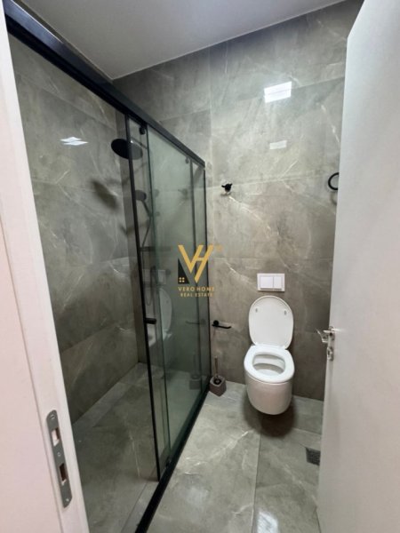 Tirane, jepet me qera apartament 2+1+Ballkon Kati 3, 99 m² 700 € (CASA ITALIA)