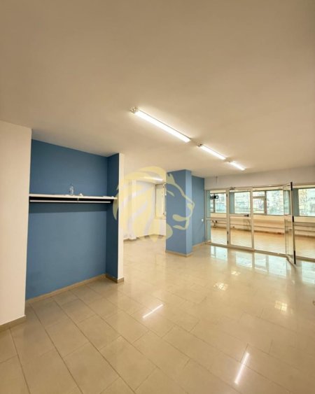 Tirane, jap me qera zyre Kati 2, 310 m² 3.000 € (9 katshet)