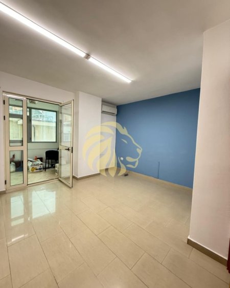 Tirane, jap me qera zyre Kati 2, 310 m² 3.000 € (9 katshet)