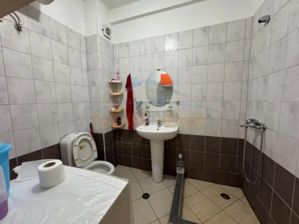 Shkembi Kavajes, shitet apartament 1+1 Kati 5, 57 m² 75.000 €