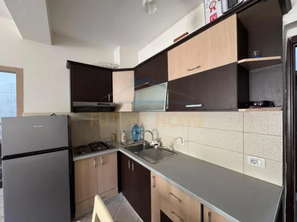 Shkembi Kavajes, shitet apartament 1+1 Kati 5, 57 m² 75.000 €