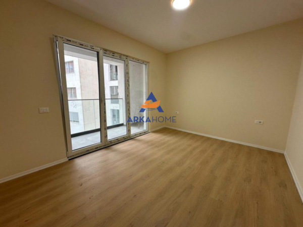 Tirane, jepet me qera ambjent biznesi Kati 3, 97 m² 575 € 
