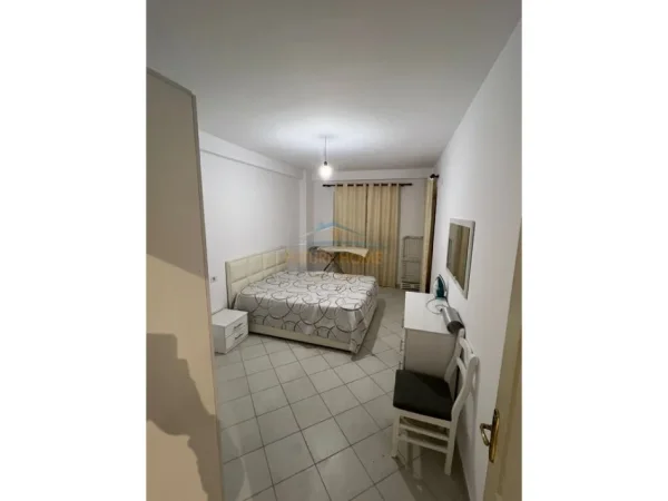 Tirane, jepet me qera apartament 2+1+Ballkon Kati 1, 91 m² 465 € (unaza e re)