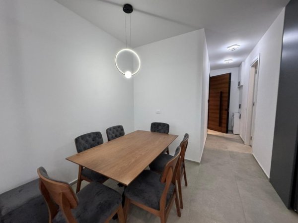 Tirane, jepet me qera apartament 2+1 Kati 2, 100 m² 1.300 € 