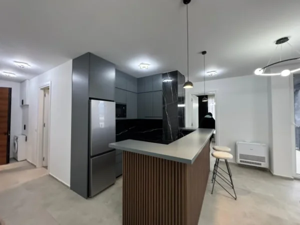 Tirane, jepet me qera apartament 2+1 Kati 2, 100 m² 1.300 € 