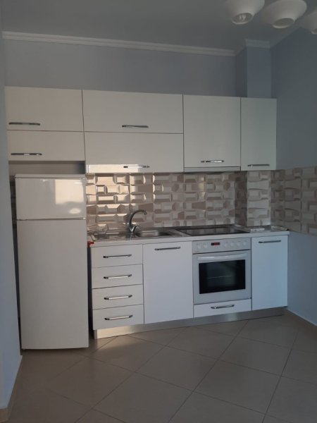 Tirane, jepet me qera zyre , 98 m² 700 € (Afer Toptanit)