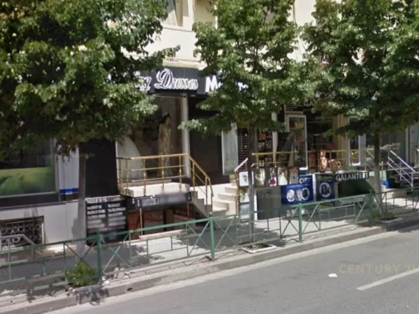 Tirane, jepet me qera ambjent biznesi Kati -1, 63 m² 700 € (Rruga e Durresit)