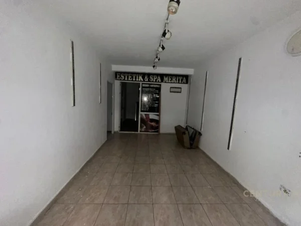 Tirane, jepet me qera ambjent biznesi Kati -1, 63 m² 700 € (Rruga e Durresit)