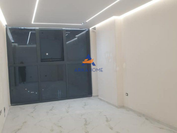 Tirane, jepet me qera ambjent biznesi Kati 1, 74 m² 1.000 € 