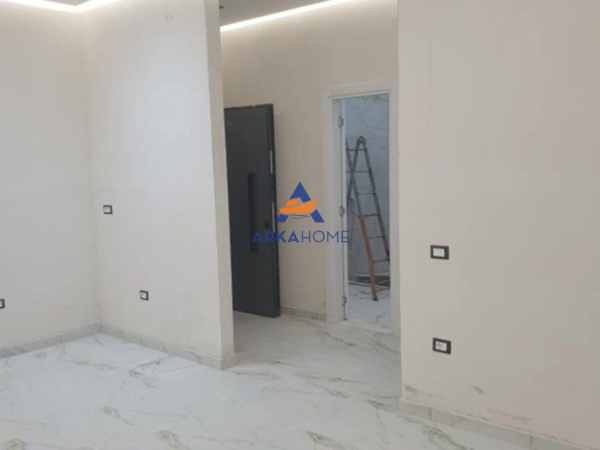 Tirane, jepet me qera ambjent biznesi Kati 1, 74 m² 1.000 € 