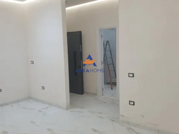 Tirane, jepet me qera ambjent biznesi Kati 1, 74 m² 1.000 € 